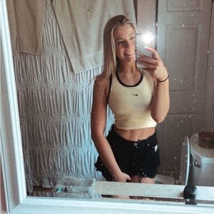 women’s cropped Nike tank